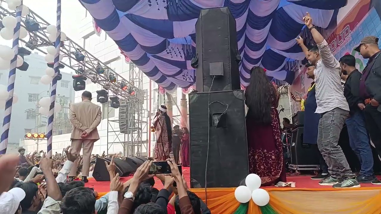 বাইন্দা রাখো বাইন্ধা রাখ ছাইরা দিওনা আমি তোমার প্রেমের পাগল অসাধারণ একটি গান