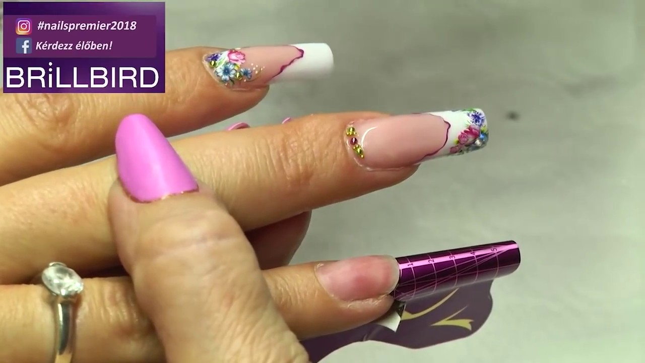 Extra White porcelán körmök matricadíszítési tippekkel - Nails Premier 2018 tavasz