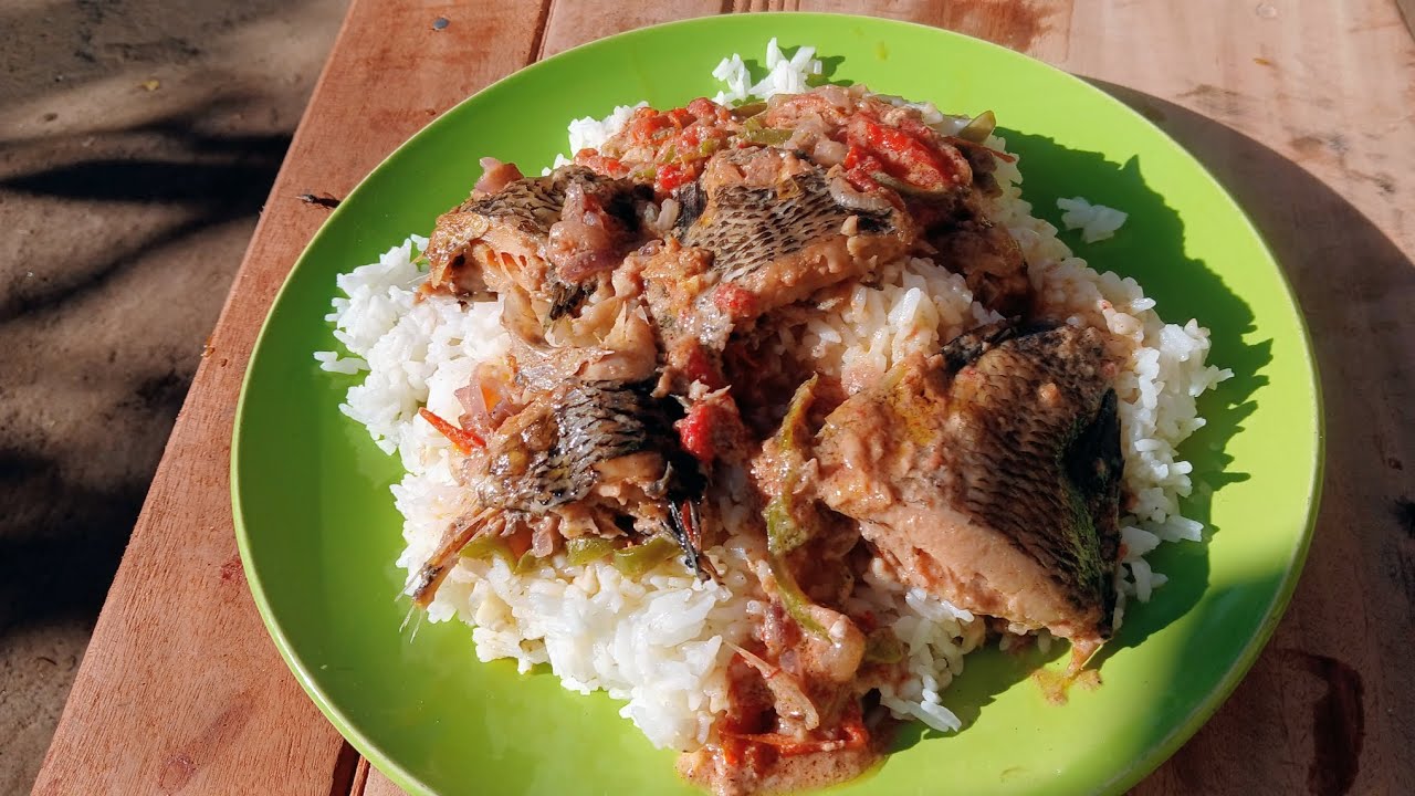 Moqueca de Peixe + Arroz Branco de Alho 😋 Receita Simples, Caseira e Deliciosa!