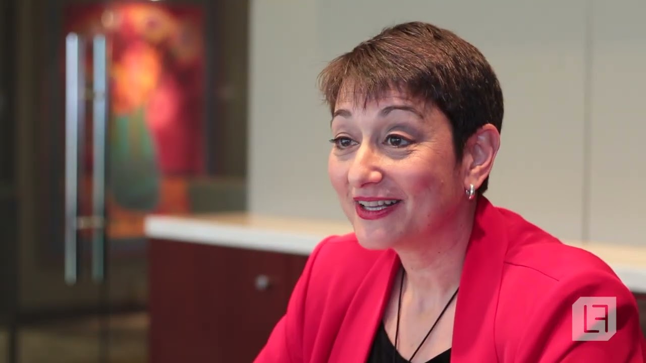 Meet Lisa Frumhoff | 9x Five Star Real Estate Agent | 32+ Years Serving St. Louis