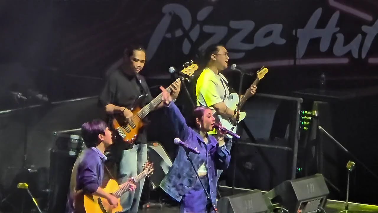 MORISSETTE WITH THE RIDLEYS DURING PRE-SHOW | EMBER 15TH ANNIVERSARY CONCERT