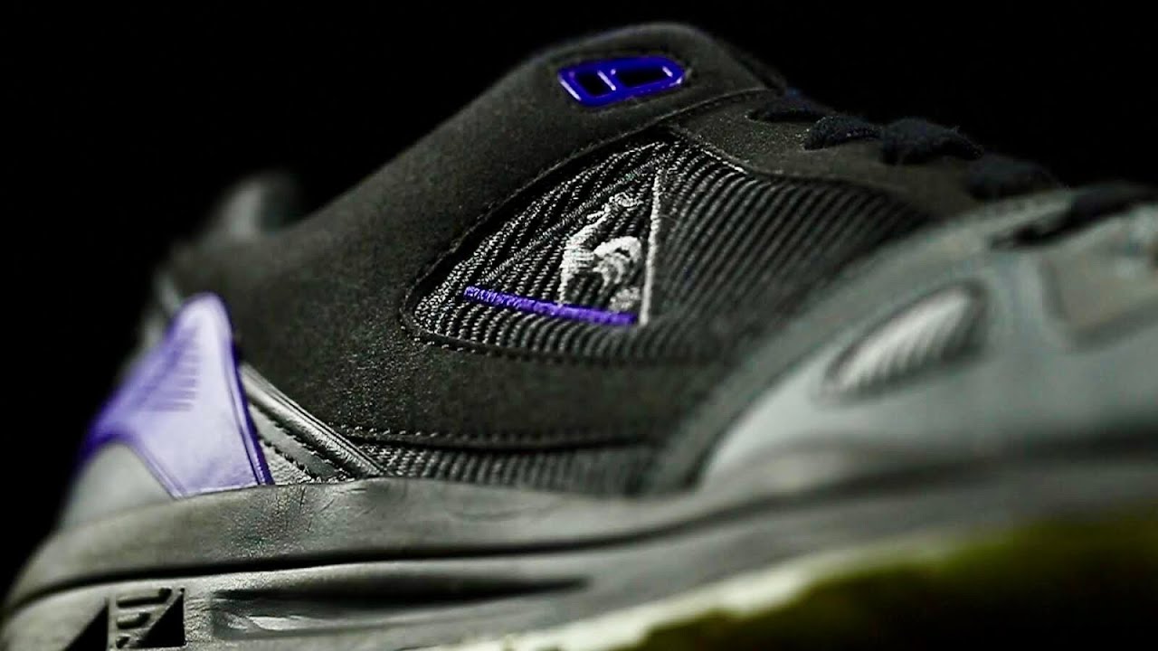 Un payaso macabro y la muñeca maldita | Le Coq Sportif LCS R1000 