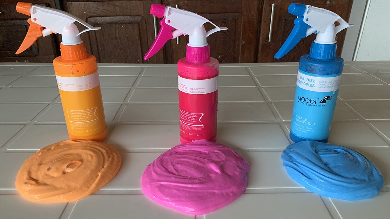 COLORINDO SLIME DE COLA BRANCA COM SPRAY DE GIZ! (Ficou muito forte)
