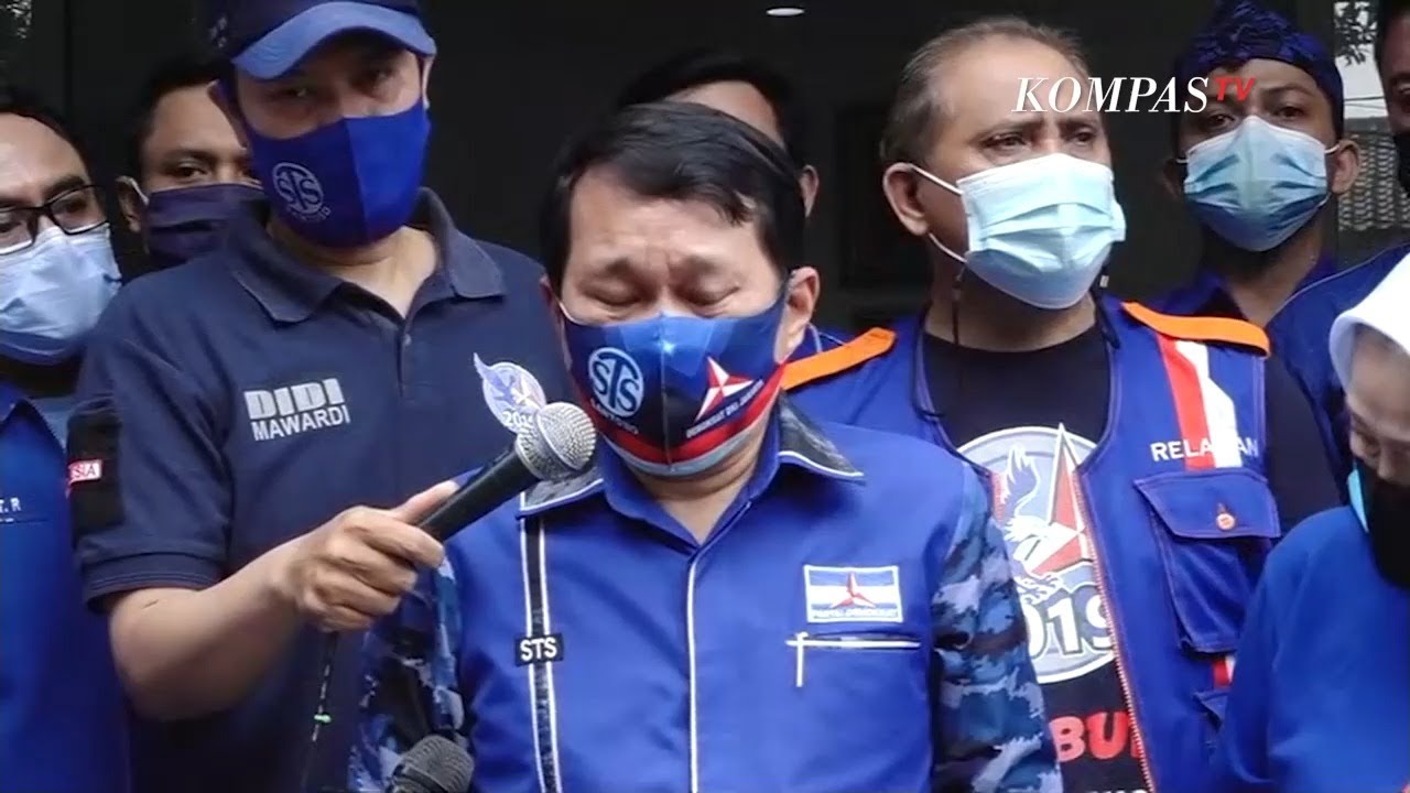 Sambil Menangis, Ketua Demokrat Jakarta Gelar Cap Jempol Darah Dukung AHY