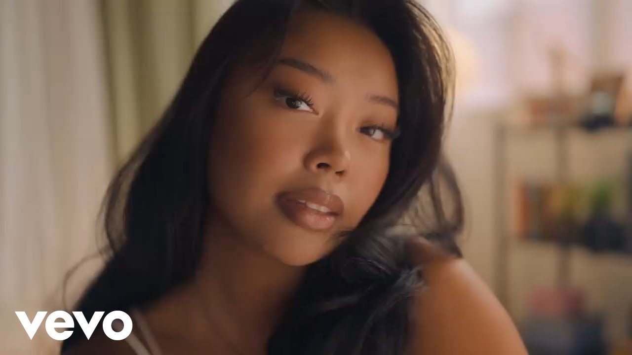 Denise Julia - Denise Julia - Sugar n' Spice (Official Music Video)