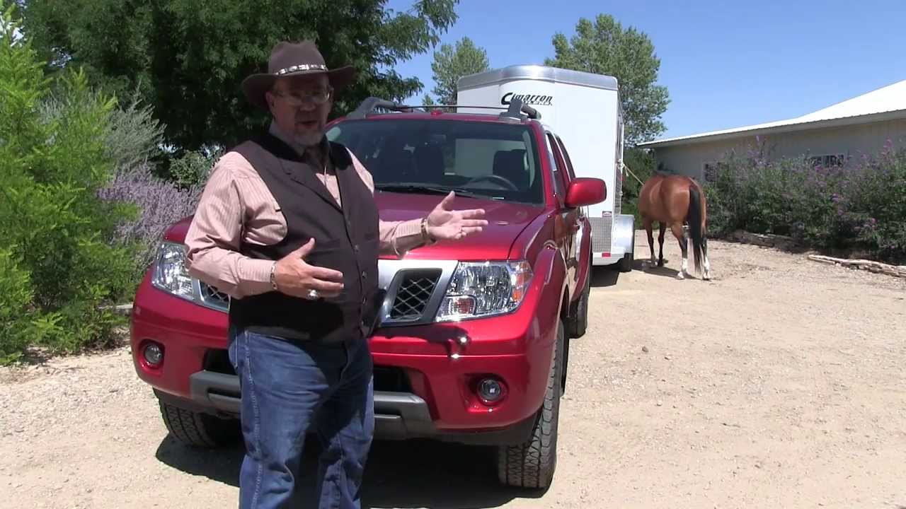MrTruck review of Nissan Frontier 2013 Towing Cimarron Horse Trailer