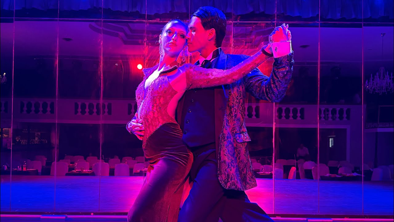 Emiliano Vega y Casandra Estefano en Casablanca con Jorge Vazquez-Negracha-Este es el rey 15/11/2025