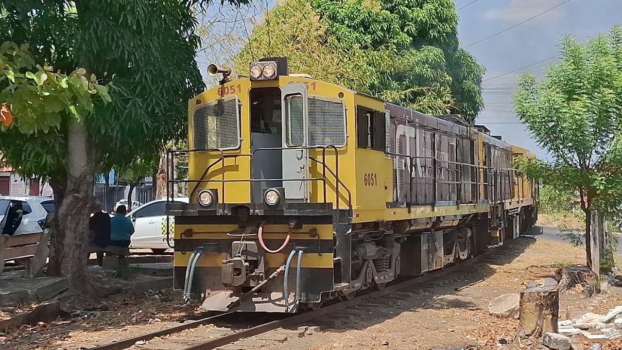Trem carregado da Transnordestina acelerando muito em Teresina