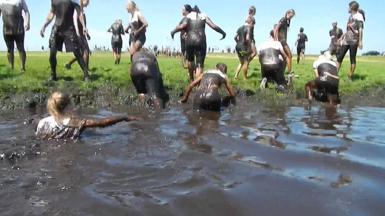 Zelfs door de sloot - Blubberrace Monnickendam 2013