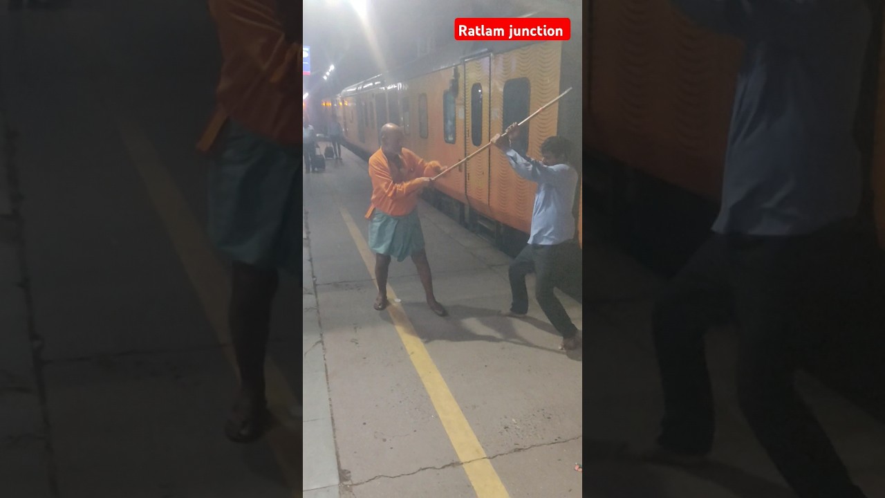 RATLAM JUNCTION RAILWAY #train #ralway #indiantrain #shortfeed #short #funnyvideo #crazypeoples