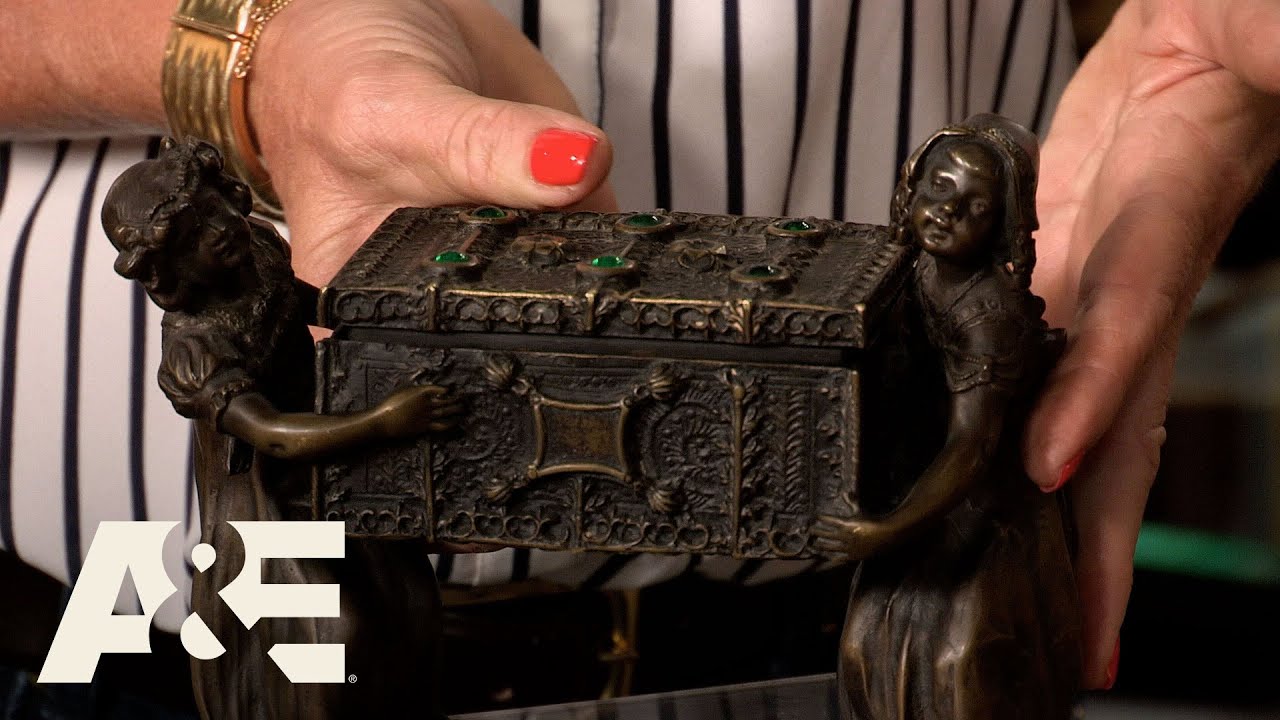Storage Wars: Miami: Jorge and Maydel's Vintage Cigarette Box (Season 1, Episode 7) | A&E