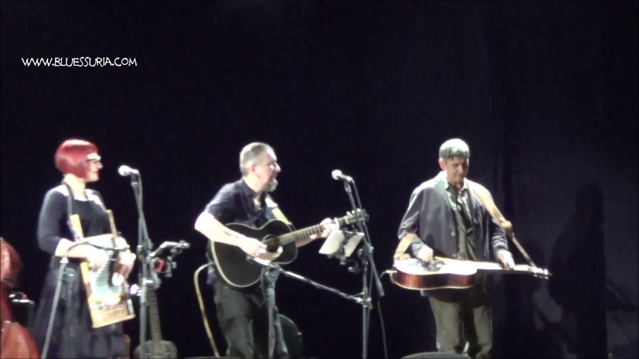 Veronica & The Red Wine Serenaders 