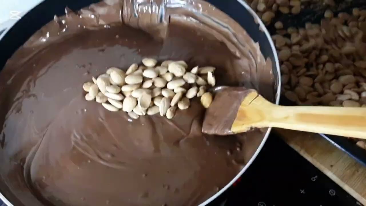 Turrón de chocolate con almendras