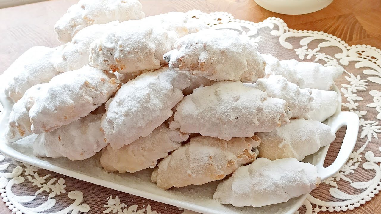 Cele mai bune cornuleţe,totuşi,sunt cele pe care le făceau cândva bunicuţele noastre.Это бабушкин ре