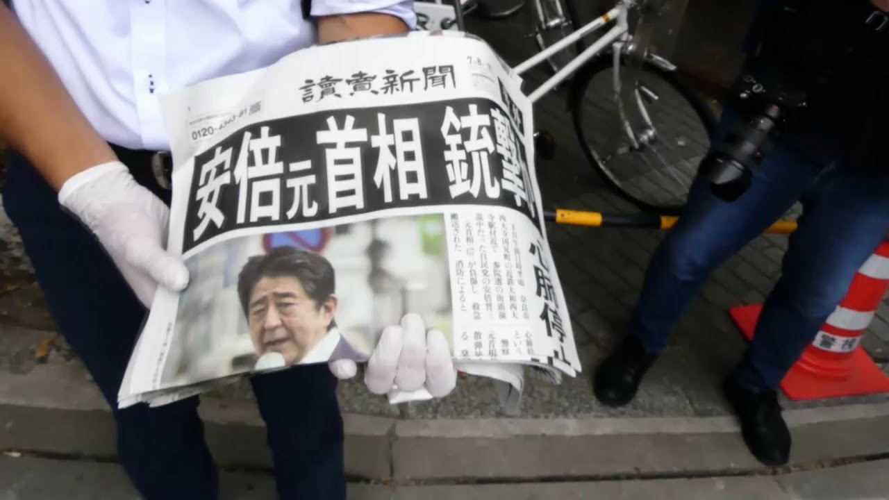 Ex-premi&ecirc; do Jap&atilde;o Shinzo Abe &eacute; morto a tiros durante com&iacute;cio
