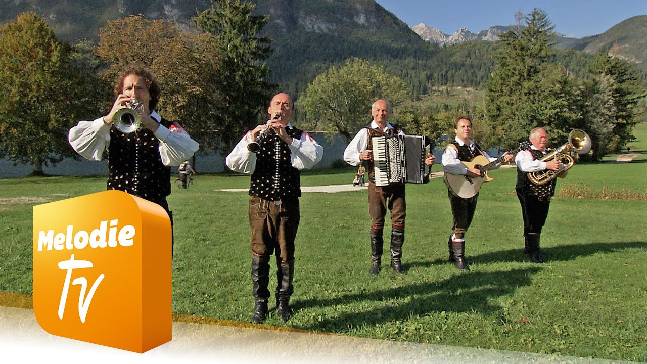 Alpenoberkrainer - Hockey Polka (Offizielles Musikvideo)