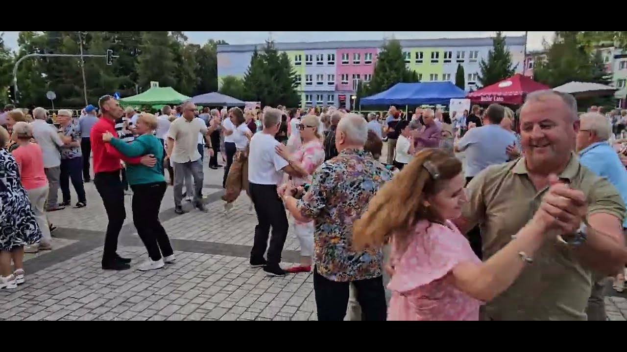 31 sierpnia 2025 Pełny PLAC tańczących GOŚCI z Kapelą Stąporkowską na Świętokrzyskim KOROWODZIE 
