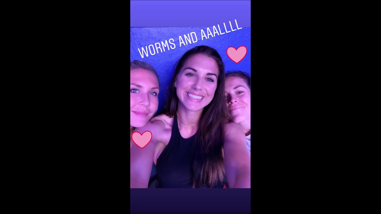 Alex Morgan, Kelley O'Hara, Allie Long watching hockey #BUFvsTBL