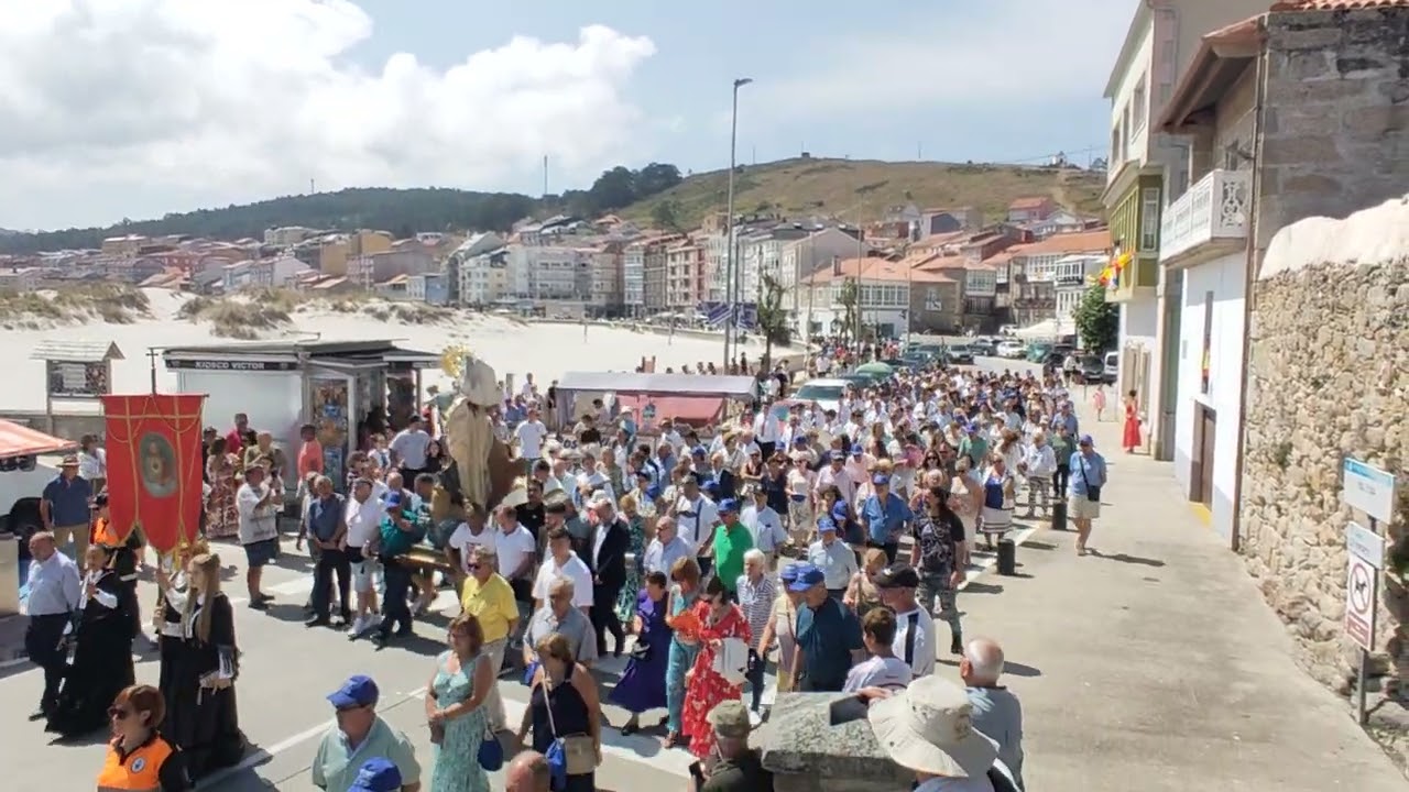 Procesi&oacute;n Virgen do Carmen en las fiestas de Laxe.