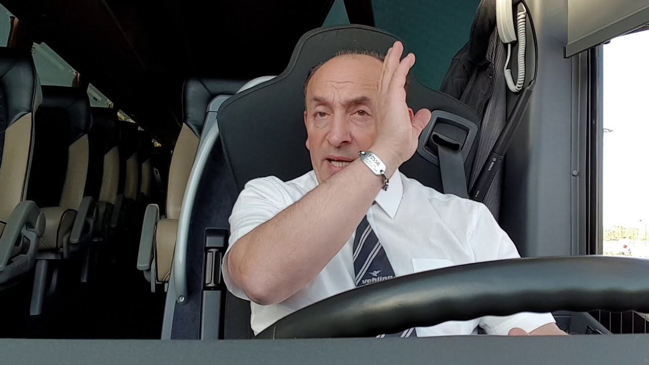 Mehmet Oe stellt den neuen Volvo Reisebus  vor