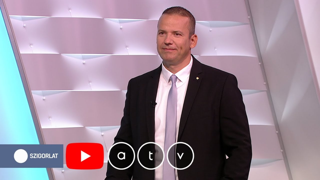 Felavatta a Mi Hazánk a Horthy-szobrot Dúró Dóra parlamenti irodájában