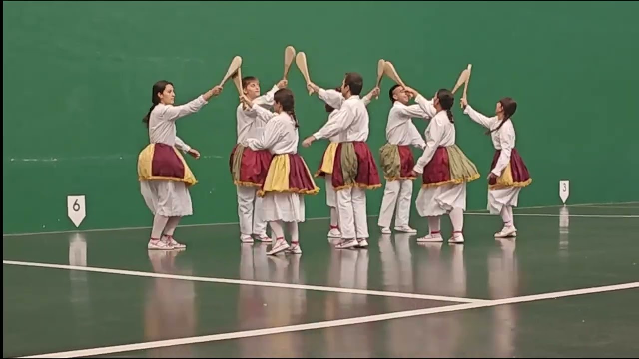 Ibarra-kaldu Barakaldoko pilotalekuan. Karmenak 2025