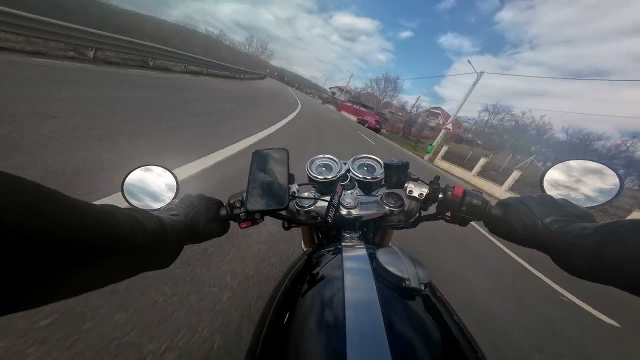 Cafe Rider - Triumph Thruxton R revving - body camera DJI Action4 / DJI Mic2 - 4K