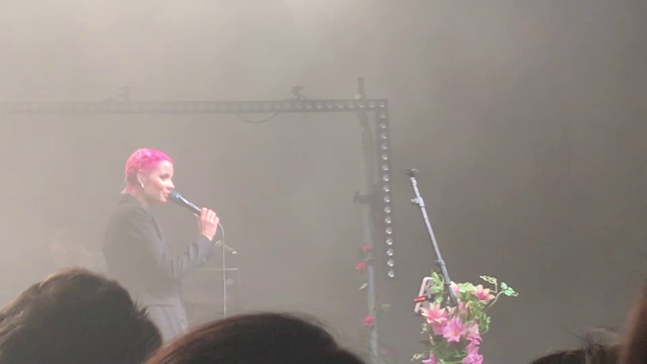 Nina Nesbitt & Lewis Capaldi - Someone You Loved Live @ SWG3 Glasgow 10/04/2019