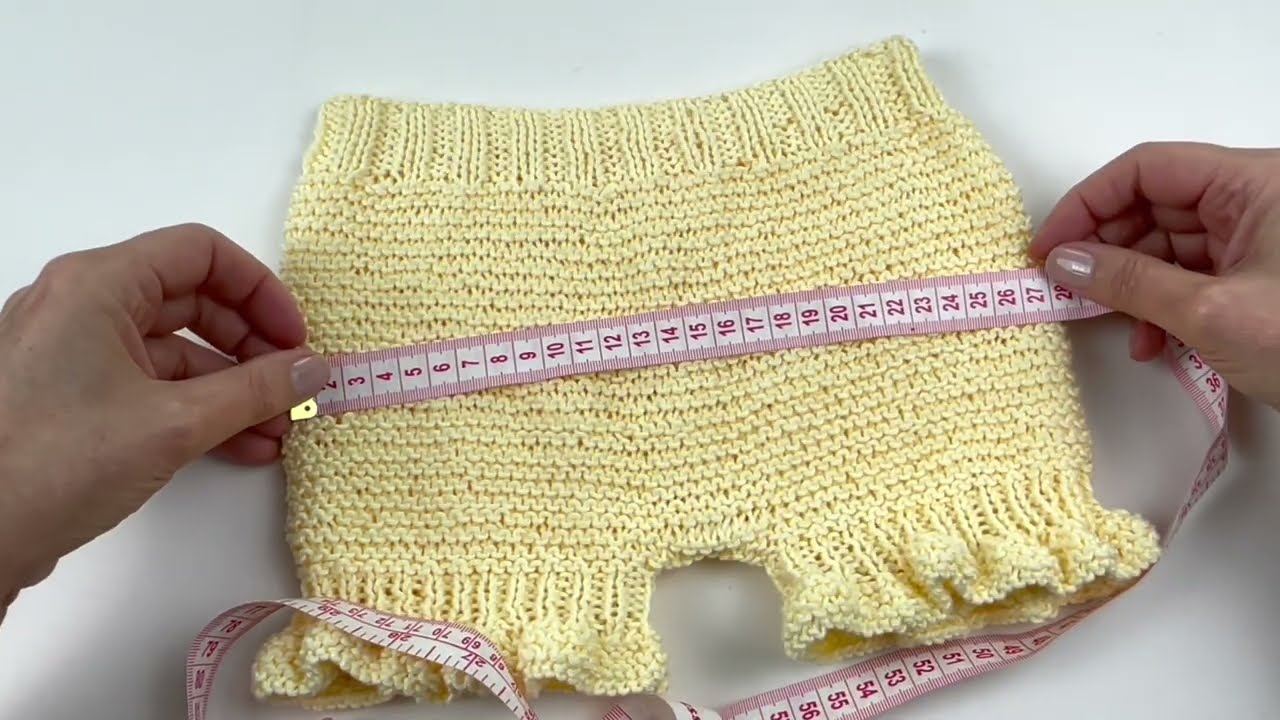 SHORTS EM TRICÔ PARA BEBÊ COM BABADINHO