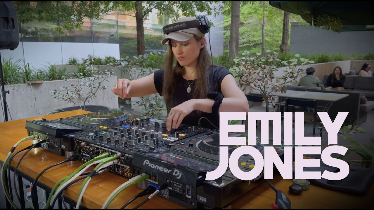 Groovy summer aftrenoon/ Social Do Sushi - Nudisco funky house music mix / Emily Jones live DJ set