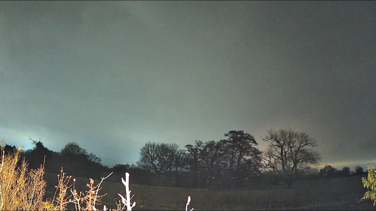 Possibility of Aurora Borealis/Northern Lights?: Live from Essex UK: 20/2/26 to 21/2/26