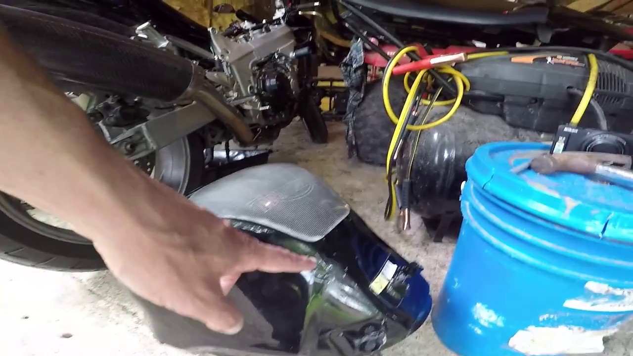 Triumph TT600 Maintenance time: Tank off , and fuel pump.2