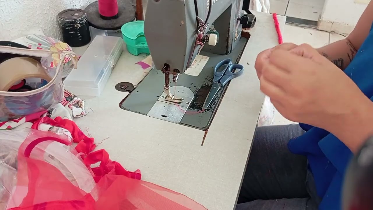 Corset ,reta , vermelho com bojo preto