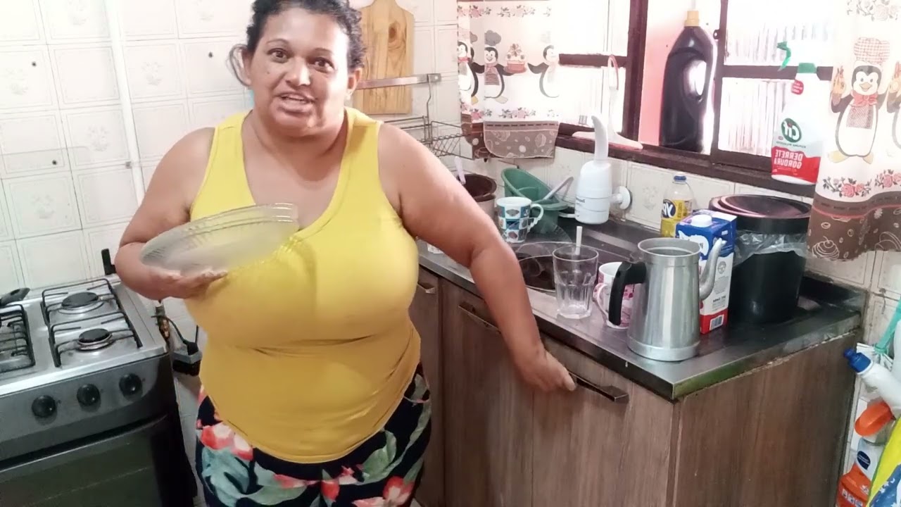 #VLOG De domingo com meu Maridão. Envernizando a porta.
