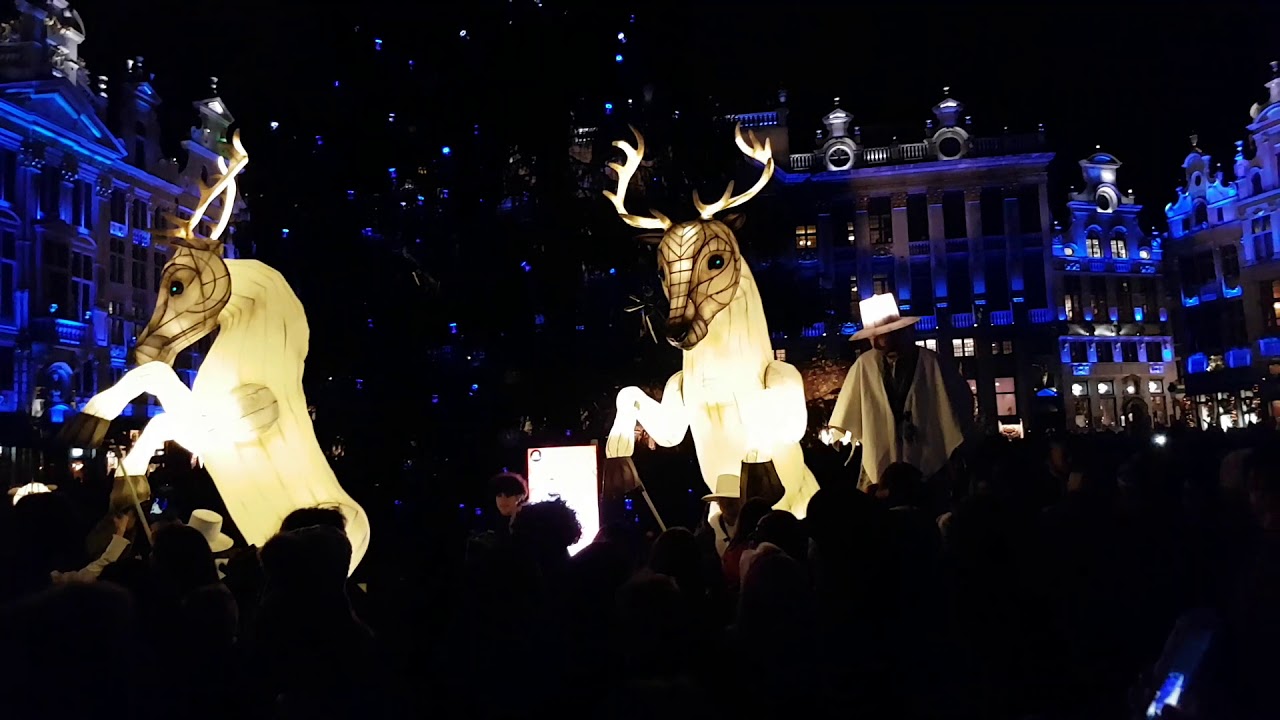 Christmas show Brussels Square, lighted buildings