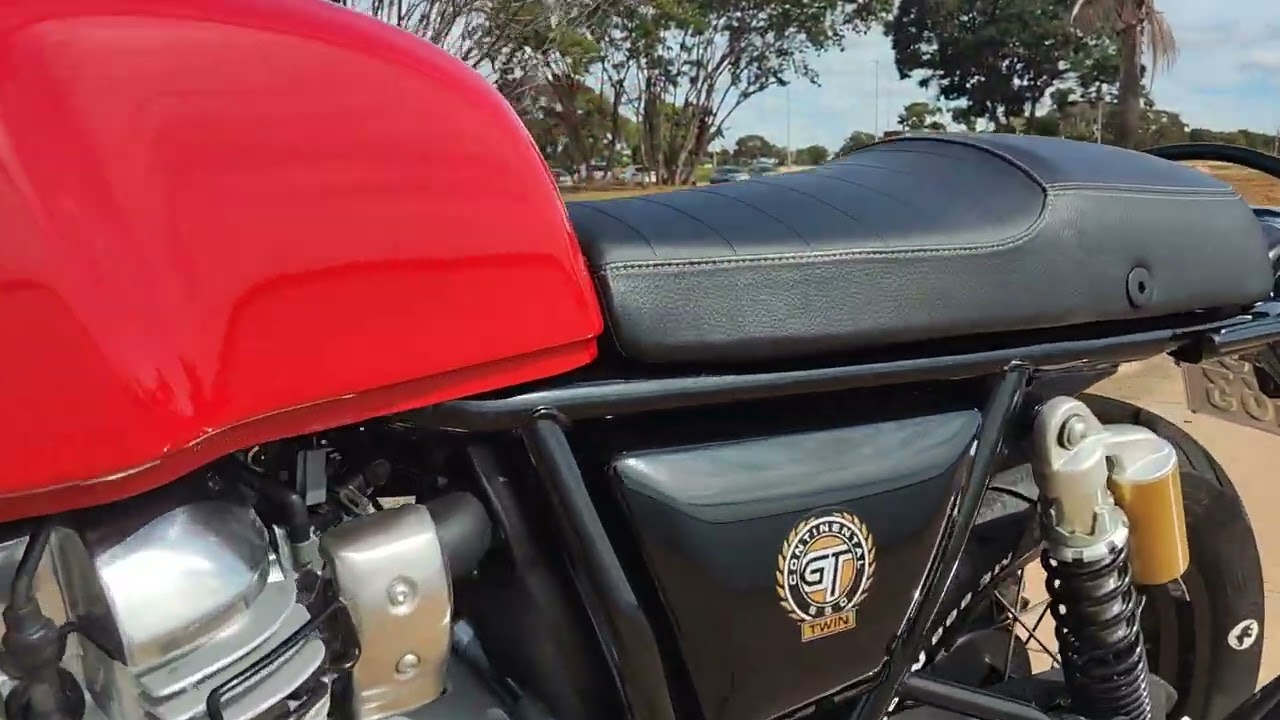 Royal Enfield Continental/Interceptor 650, pneus mais largos, new fat tyres Metzeler ME 888 Marathon