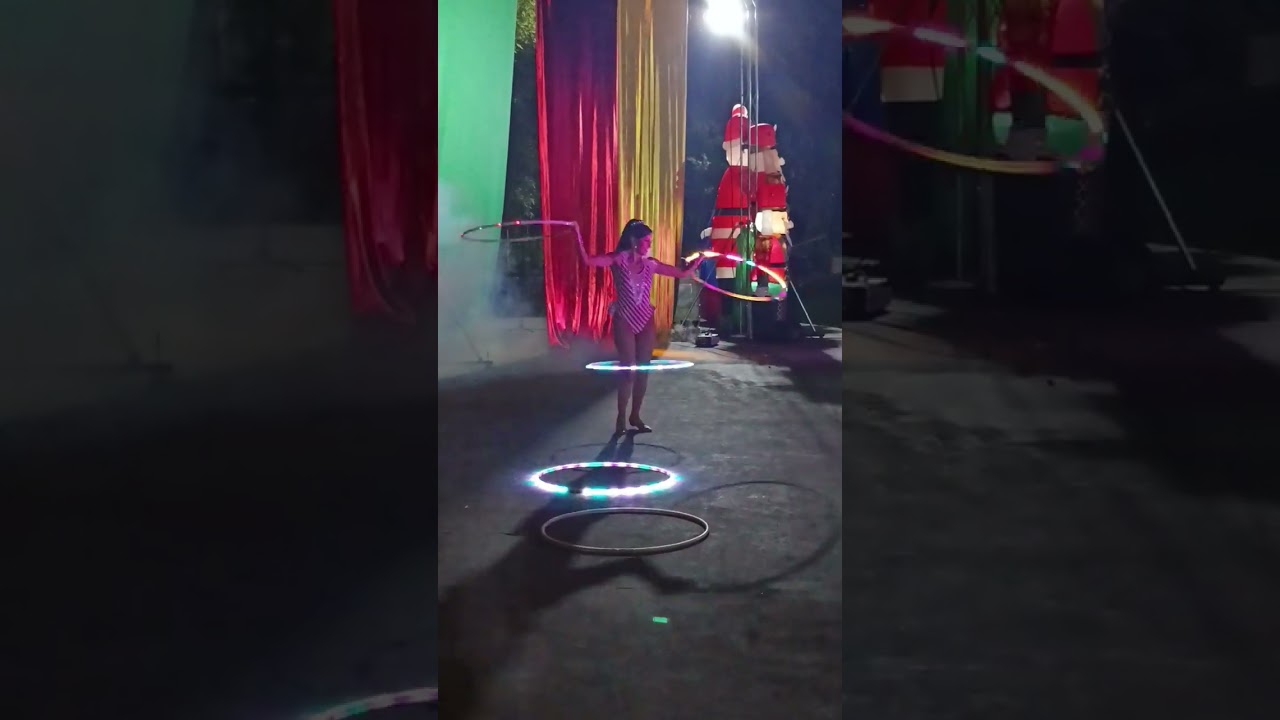 Hula Hoop led show Momo