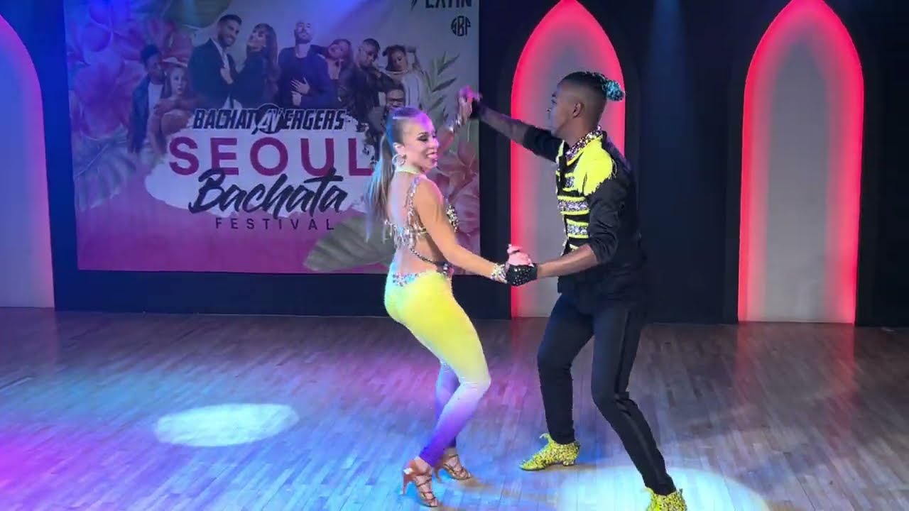 230722 Gaby y Estefy Show in Seoul Bachata Festival Day 2