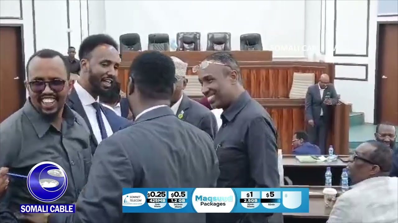 DEG DEG: Xildhibaanada mucaaradka oo xili hore sii xaadiray Baarlamaanka iyo jawiga Baarlamaanka.