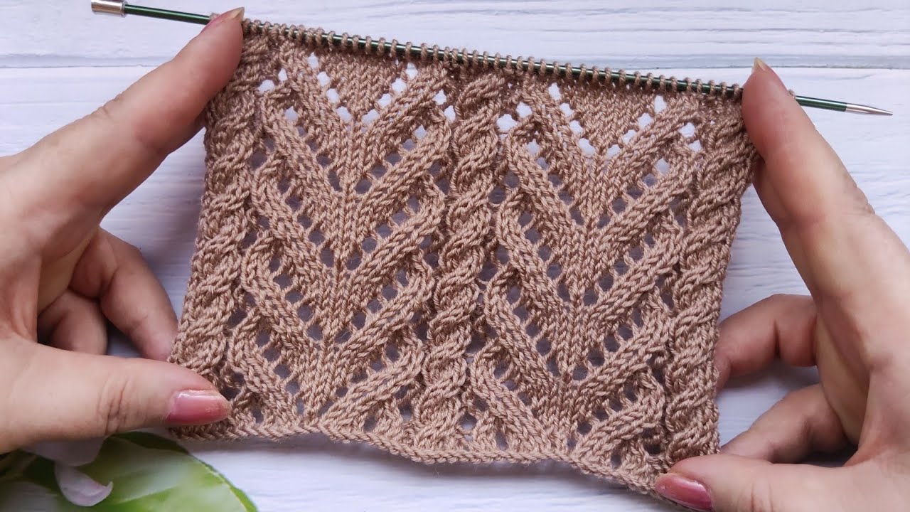 Lace Cable Knit Stitch | Ajour-Zopfmuster stricken | Punto Trecce Traforate| Point Torsades Ajourées