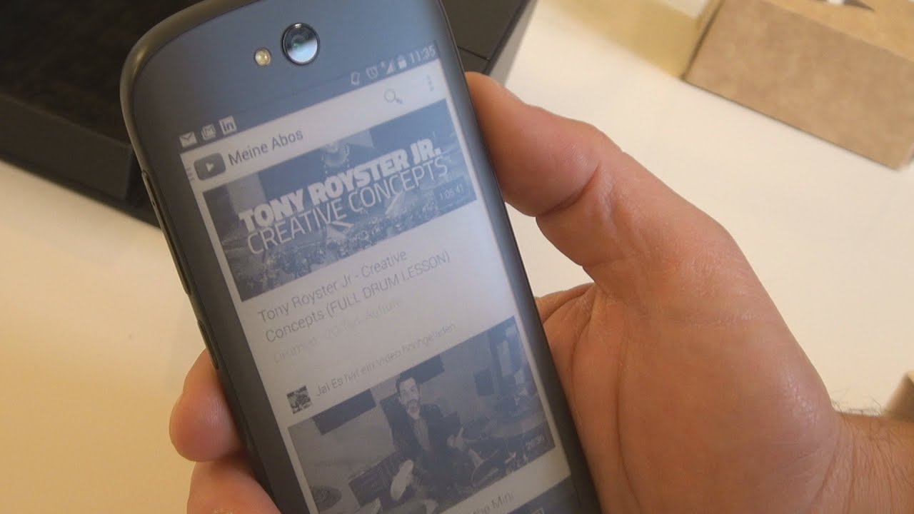Test du Yotaphone 2, le smartphone double-face