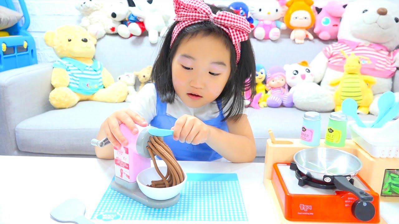 ボラムの朝ごはんでパパを泣き止ませよう！】ボラムちゃんお料理おままごとのキッチンのおもちゃアニメ~