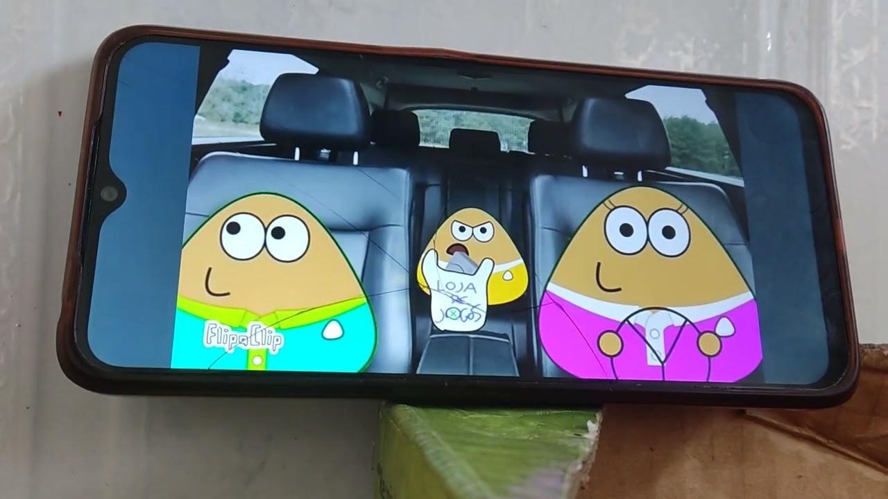 O Pou faz birra na loja de videogames🎮🕹️