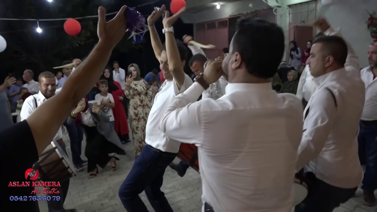 ÜNLÜ SANATÇININ KIZININ KINASINDA EFSANE ZURNACI ASLAN KAMERA İLE  ORTAYA ÇIKTI