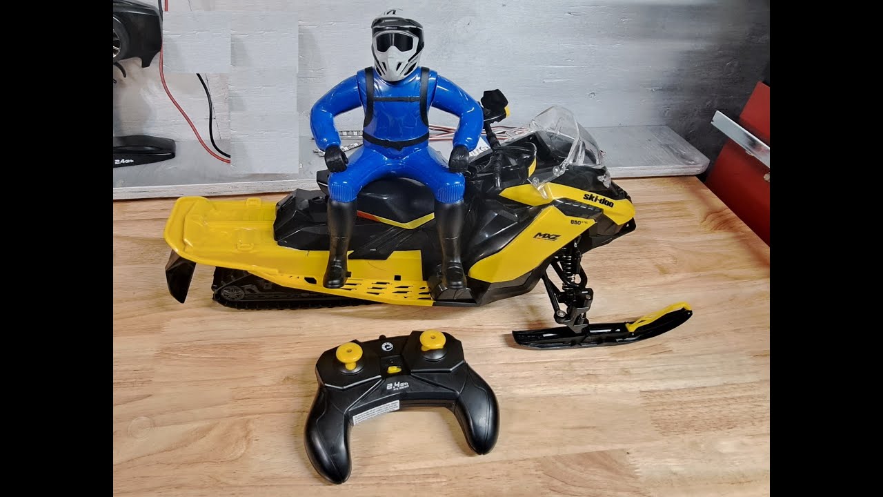 DIECAST MASTERS RC SkiDoo MXZ 850 DCM30601