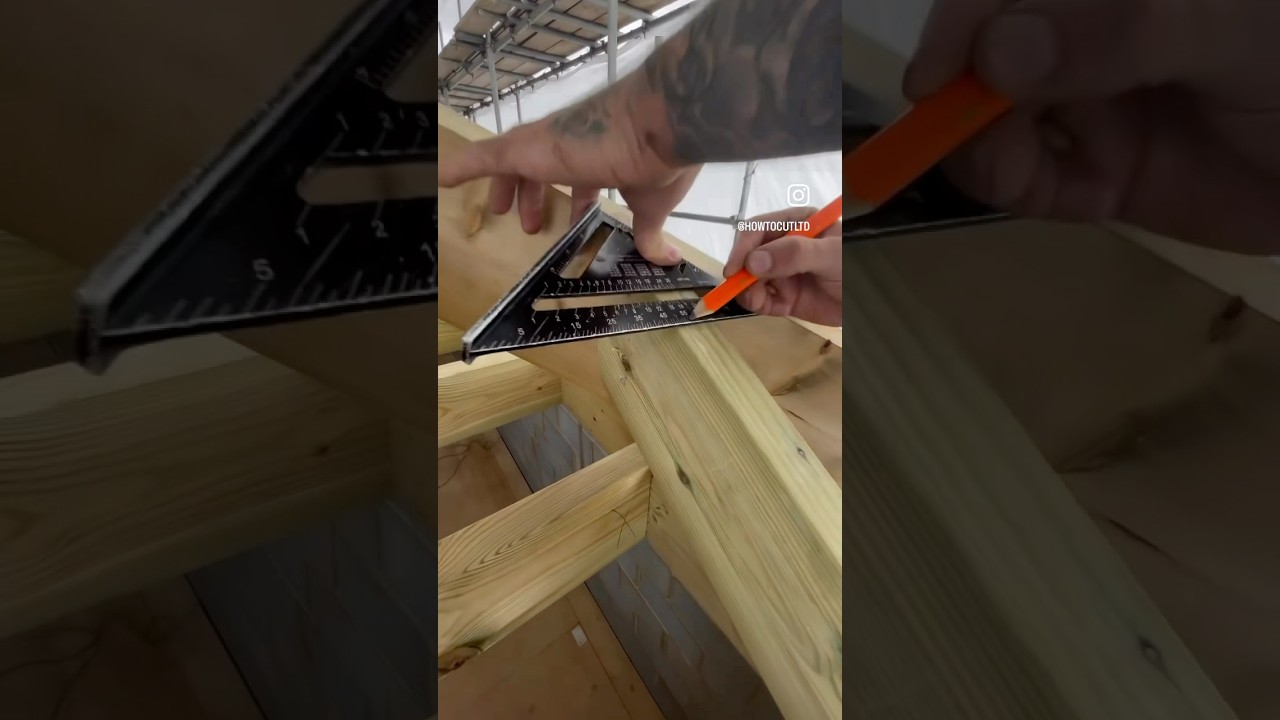 Roof Valley layboard angles with ease 🔨📐 #roofing #carpentry #howto #woodwork #roof