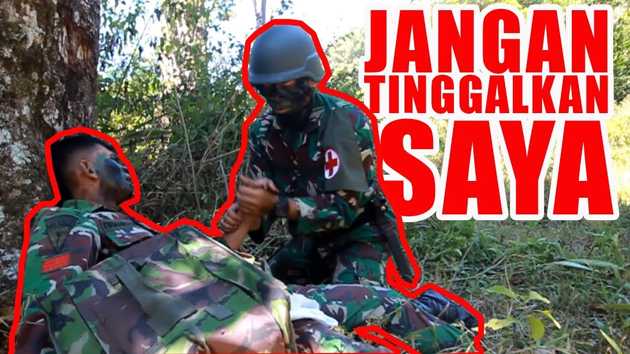 EVAKUASI TENTARA YANG TERTEMBAK MUSUH.