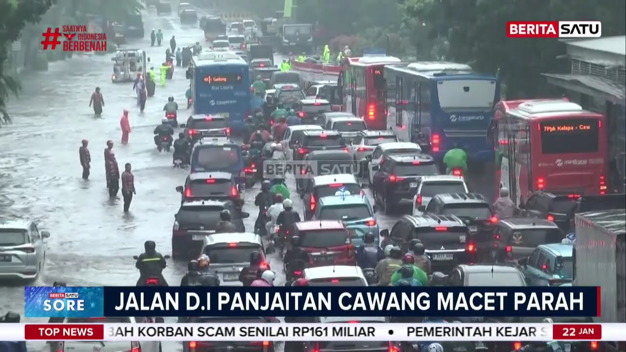 Jalan Dikepung Banjir, Kawasan DI Panjaitan Cawang Macet Parah #Beritasatu