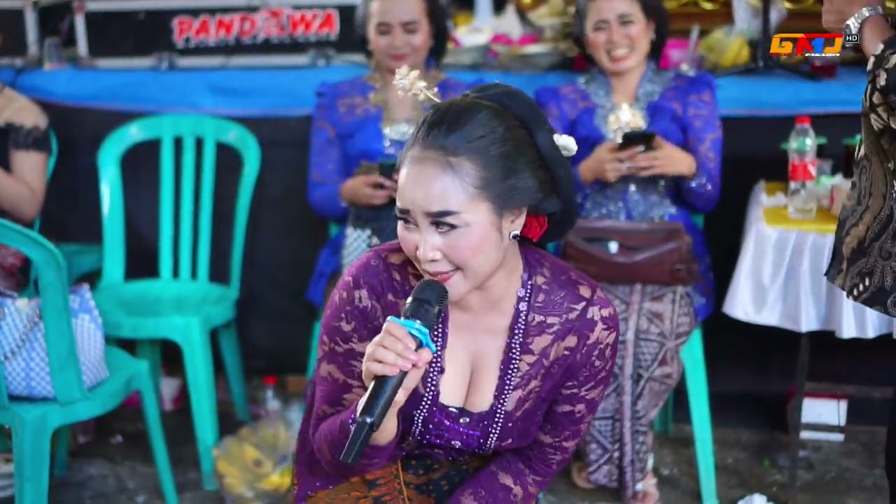 BIYUH BELAHAN D4D4 NE KETHOK