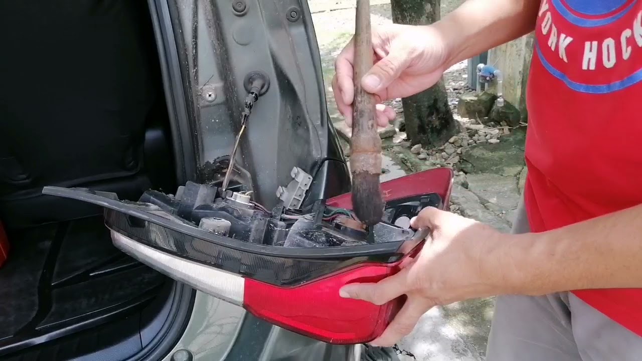 toyota innova/all new innova brake light bulb replacement
